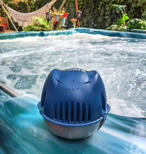 Hot tub floating chlorine dispenser